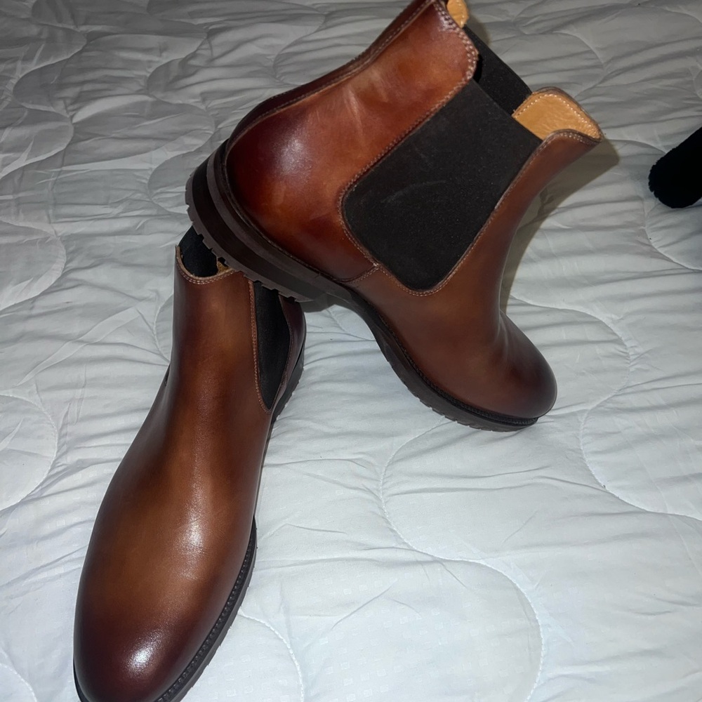 Magnanni Chestnut Leather Ankle Boots